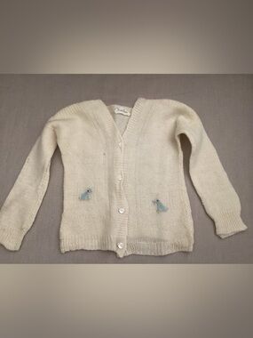 Vtg.1940s pale yellow infant cardigan “HAND MADE” tag with blue dog detail